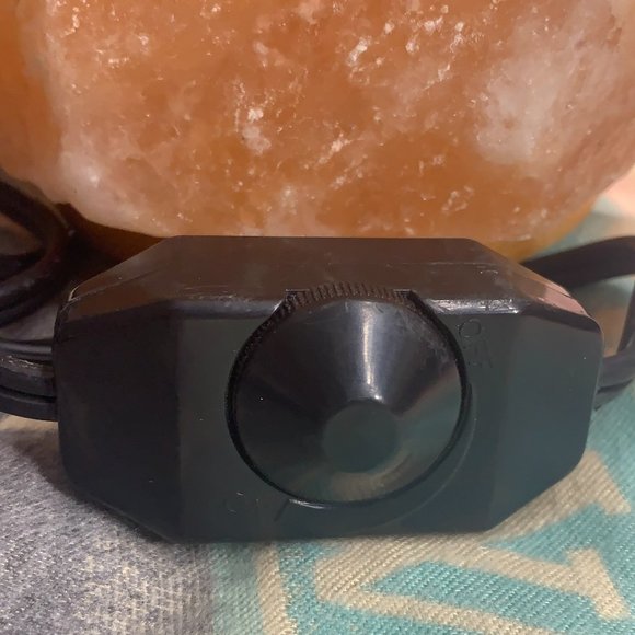 Large Himalayan Rock Salt Lamp - Picture 3 of 4